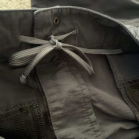 The Northface Women’s Convertible Paramount Cargo Trail Pants / Shorts size 8 - Picture 10 of 11